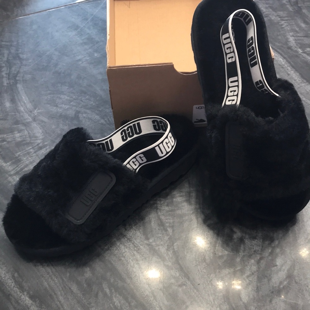 BNWOT UGGS K DISCO SLIDE